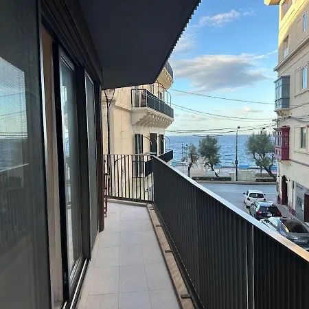 Designer In Prime Location Σλιέμα